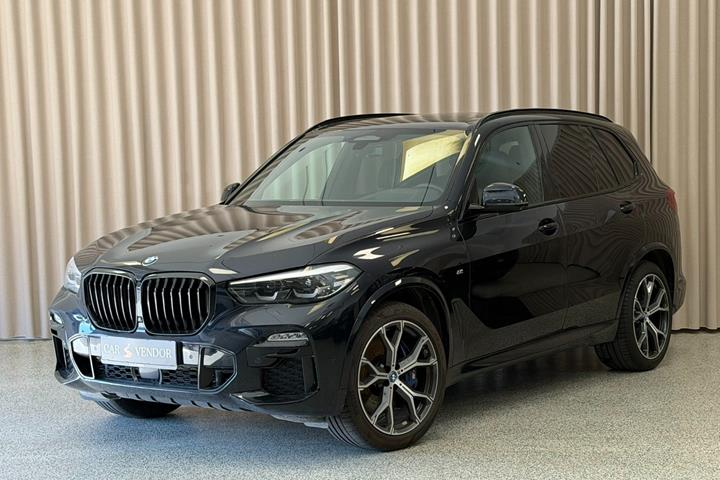 Sort BMW X5 fra 2020 set udefra