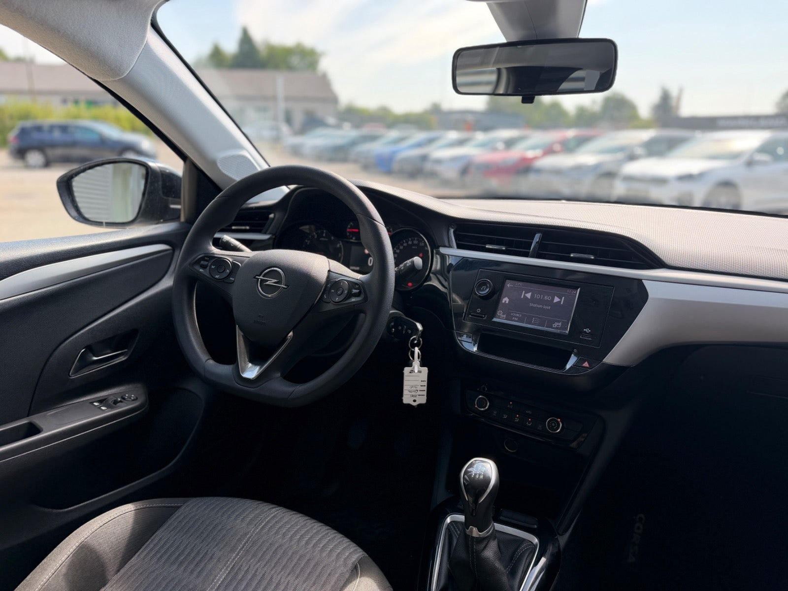 Hvid Opel Corsa fra 2020