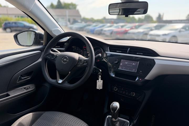 Hvid Opel Corsa fra 2020