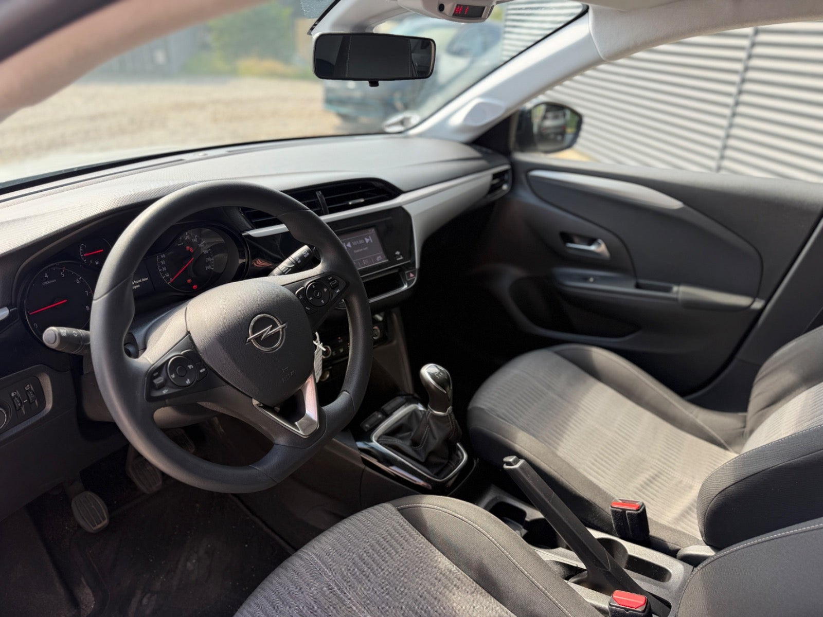 Hvid Opel Corsa fra 2020