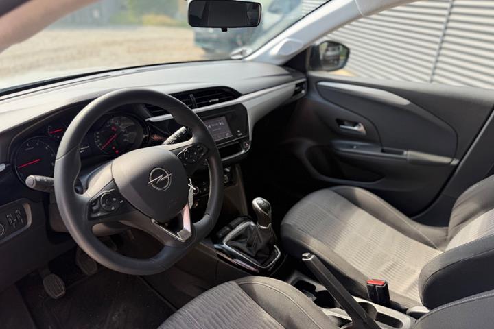 Hvid Opel Corsa fra 2020