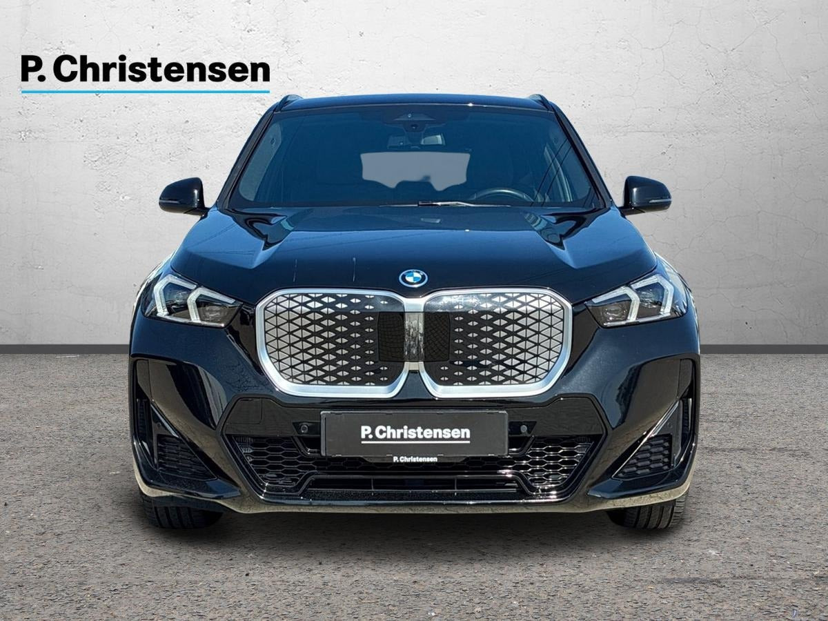 Sort BMW iX1 fra 2024