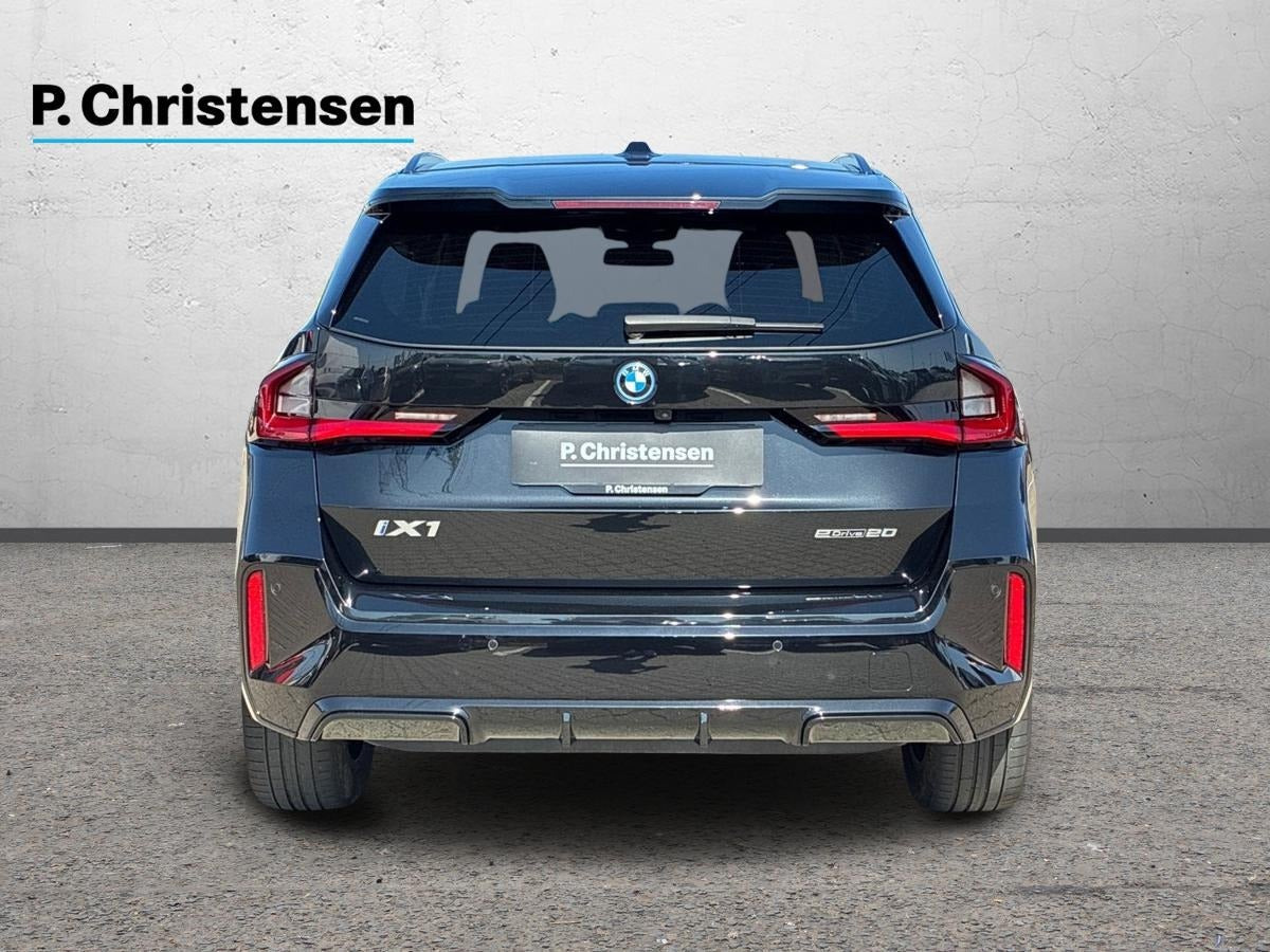 Sort BMW iX1 fra 2024