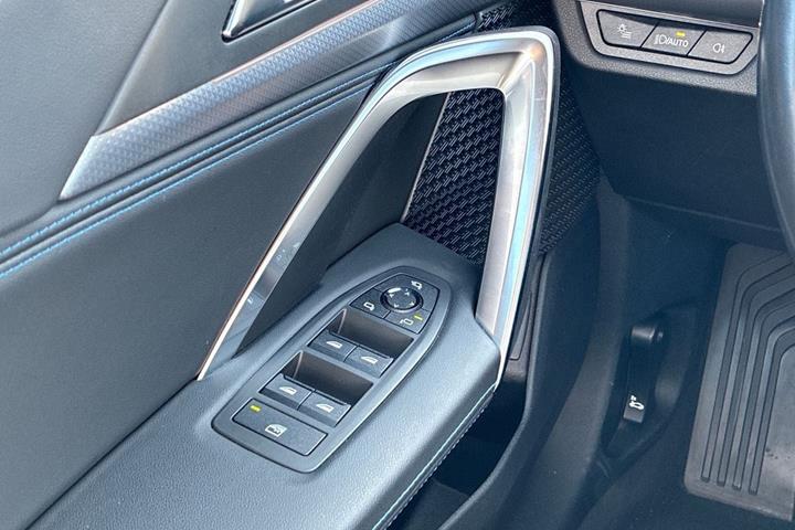 Sort BMW iX1 fra 2024