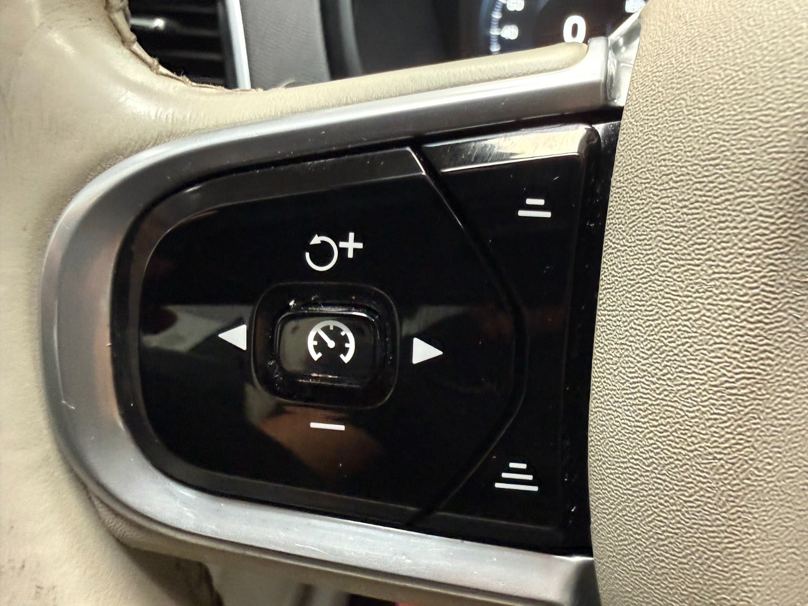 Grå Volvo XC90 fra 2018
