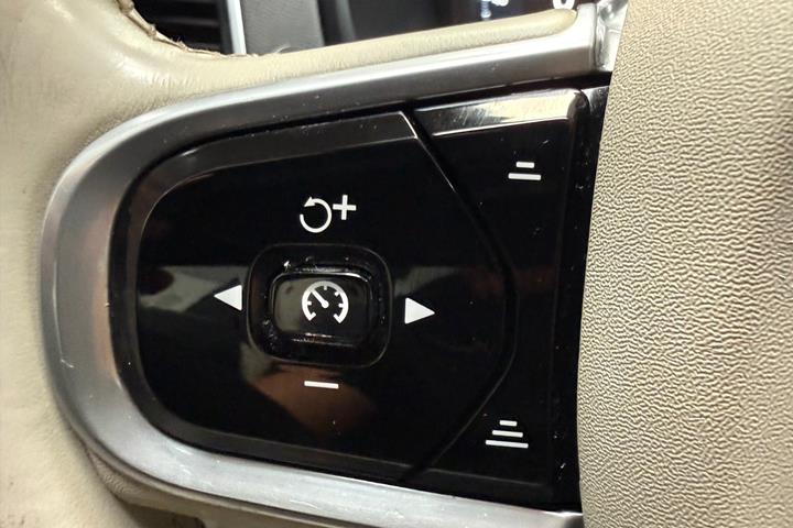 Grå Volvo XC90 fra 2018