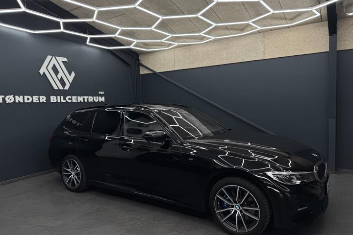 Sort BMW 330e fra 2020