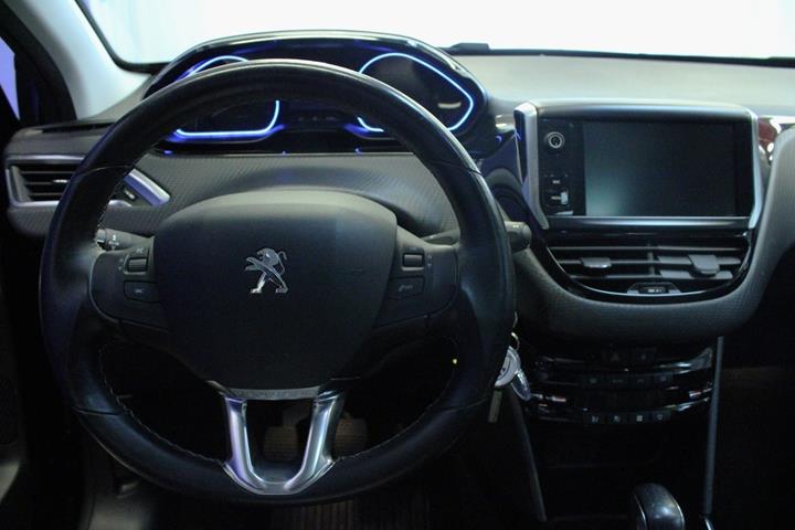 Sort Peugeot 2008 fra 2019