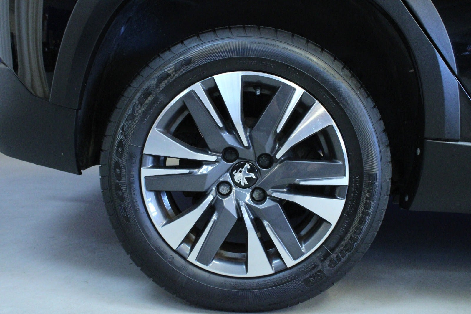 Sort Peugeot 2008 fra 2019