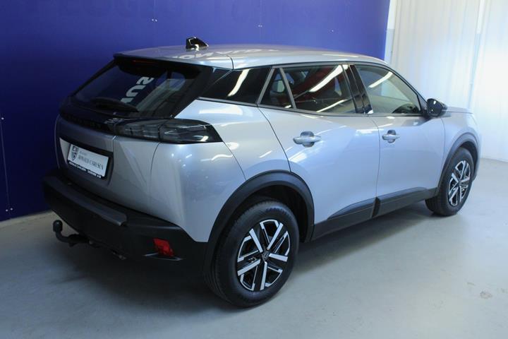 Sølv Peugeot 2008 fra 2023