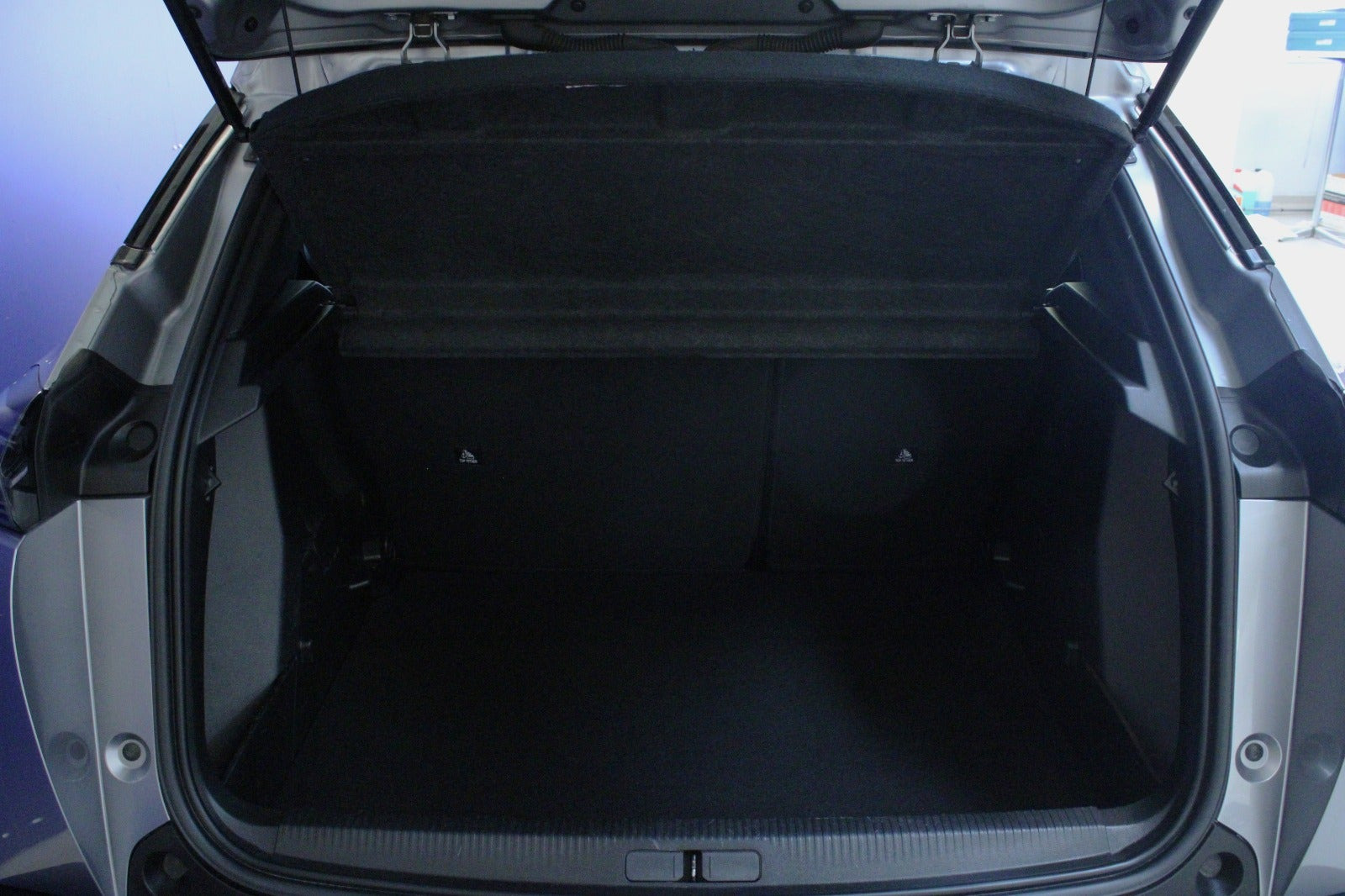 Sølv Peugeot 2008 fra 2023