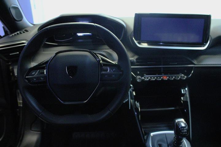 Sølv Peugeot 2008 fra 2023