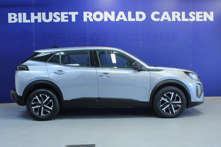 Sølv Peugeot 2008 fra 2023