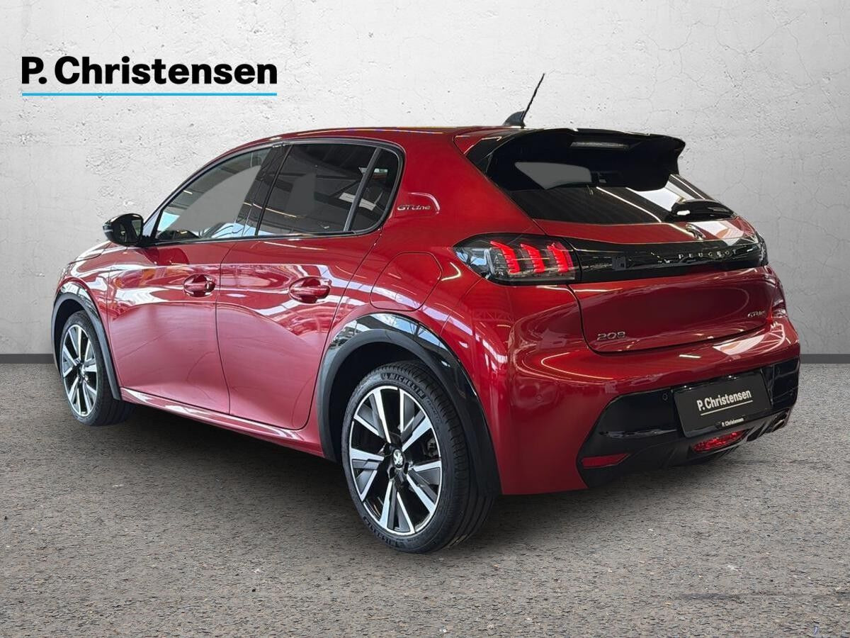 Rød Peugeot 208 fra 2020