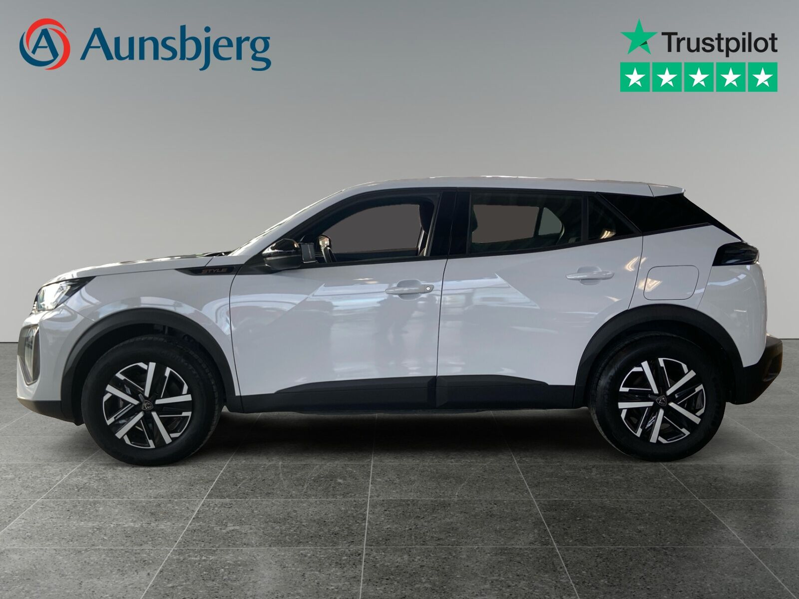 Hvid Peugeot e-2008 fra 2025