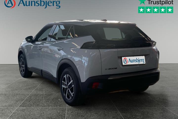 Hvid Peugeot e-2008 fra 2025