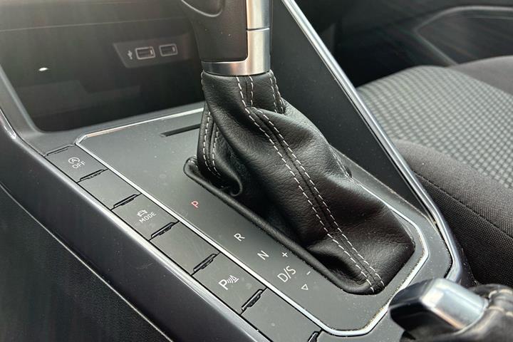 Sølv VW Polo fra 2019