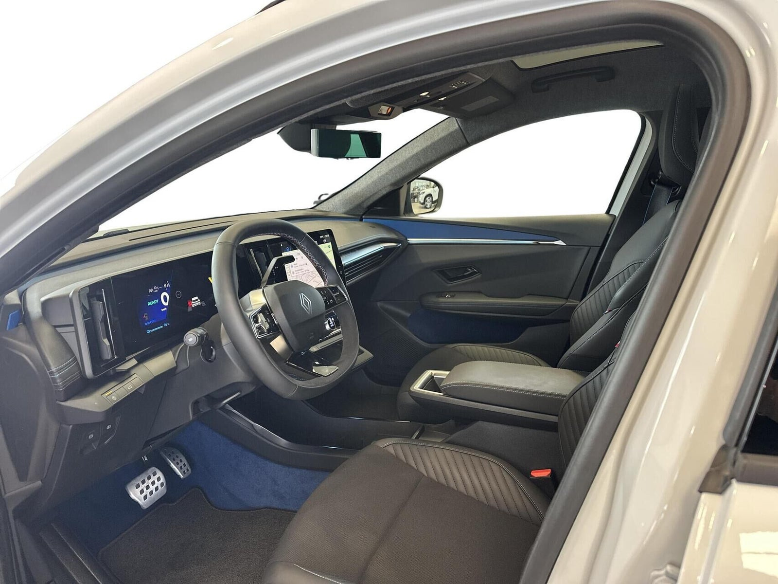 Beige Renault Scenic E-Tech fra 2026