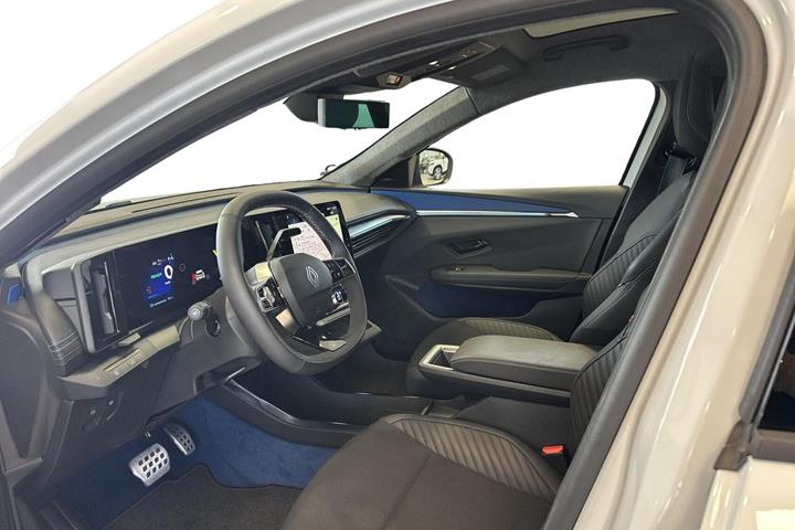 Beige Renault Scenic E-Tech fra 2026