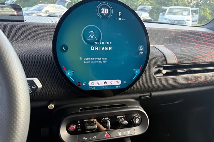 Grå Mini Cooper SE fra 2024