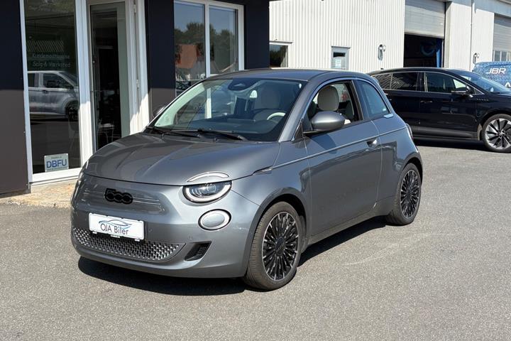 Grå Fiat 500e fra 2022