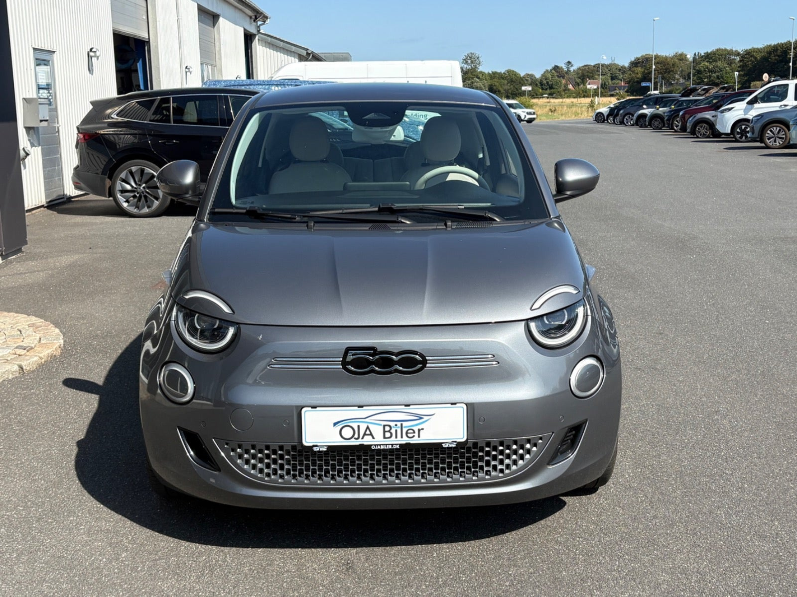 Grå Fiat 500e fra 2022