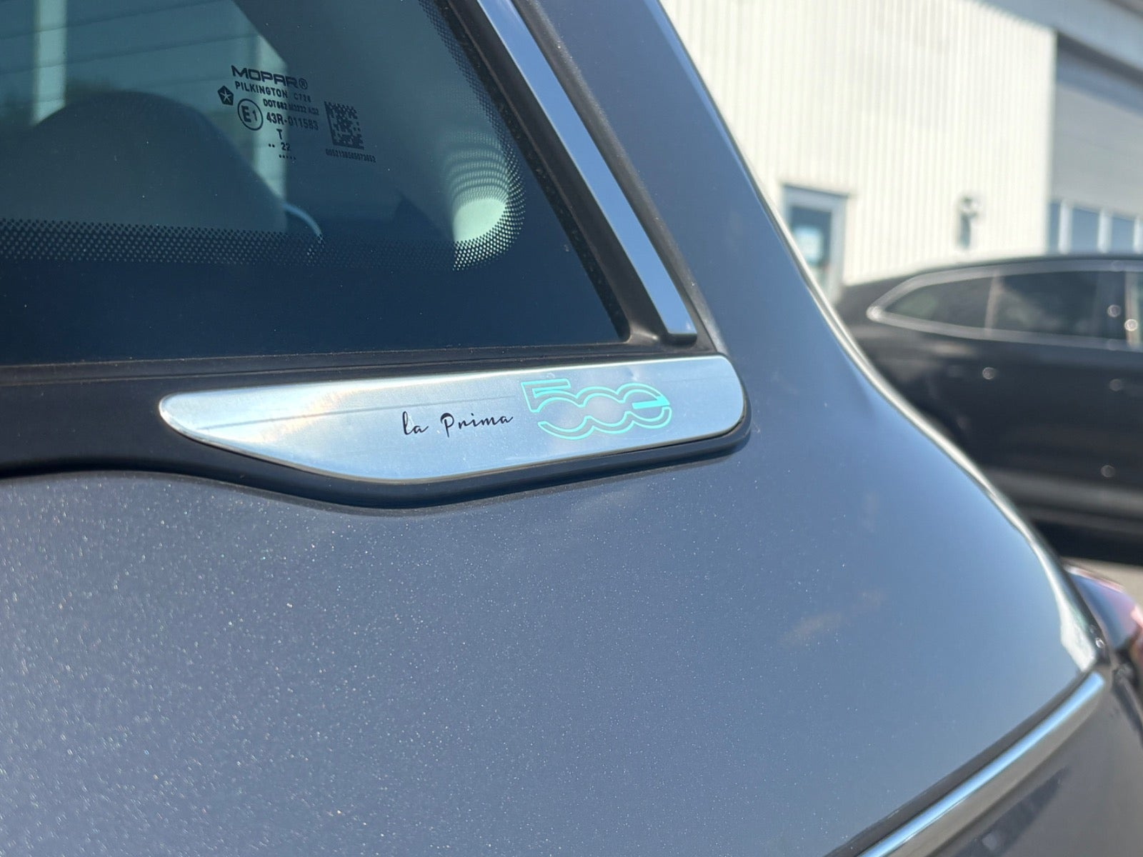 Grå Fiat 500e fra 2022