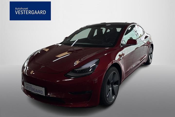 Rød Tesla Model 3 fra 2020