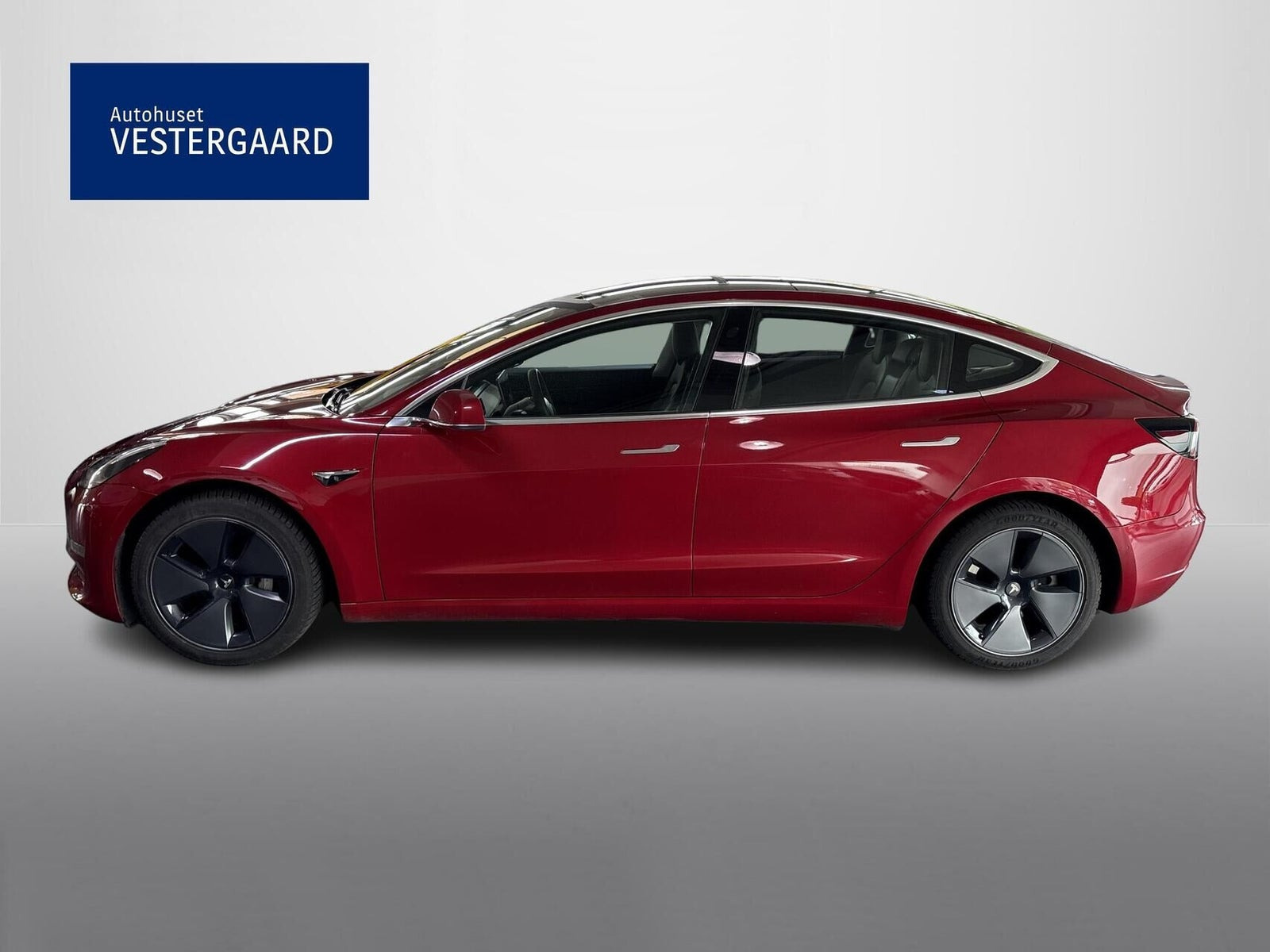 Rød Tesla Model 3 fra 2020