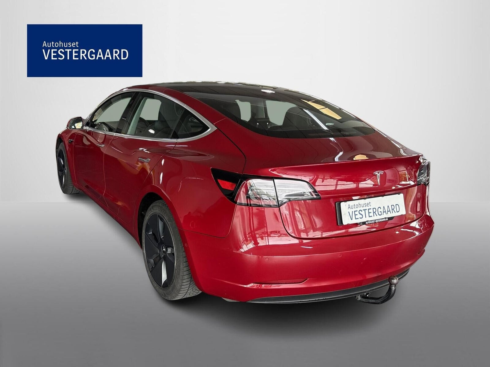 Rød Tesla Model 3 fra 2020
