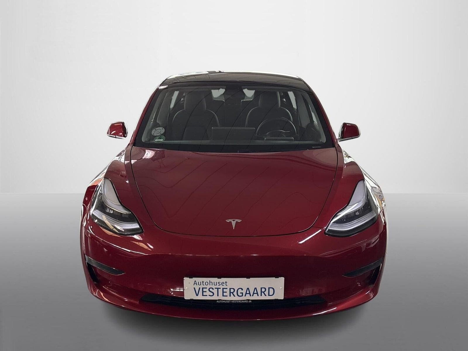 Rød Tesla Model 3 fra 2020