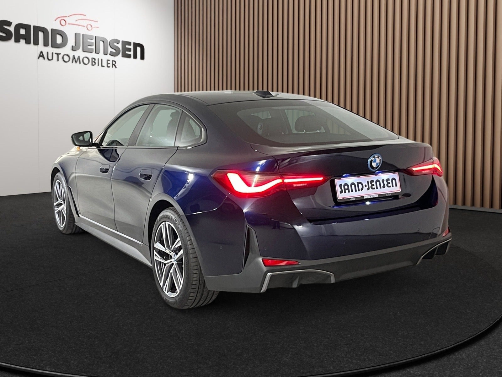 Blå BMW i4 fra 2024