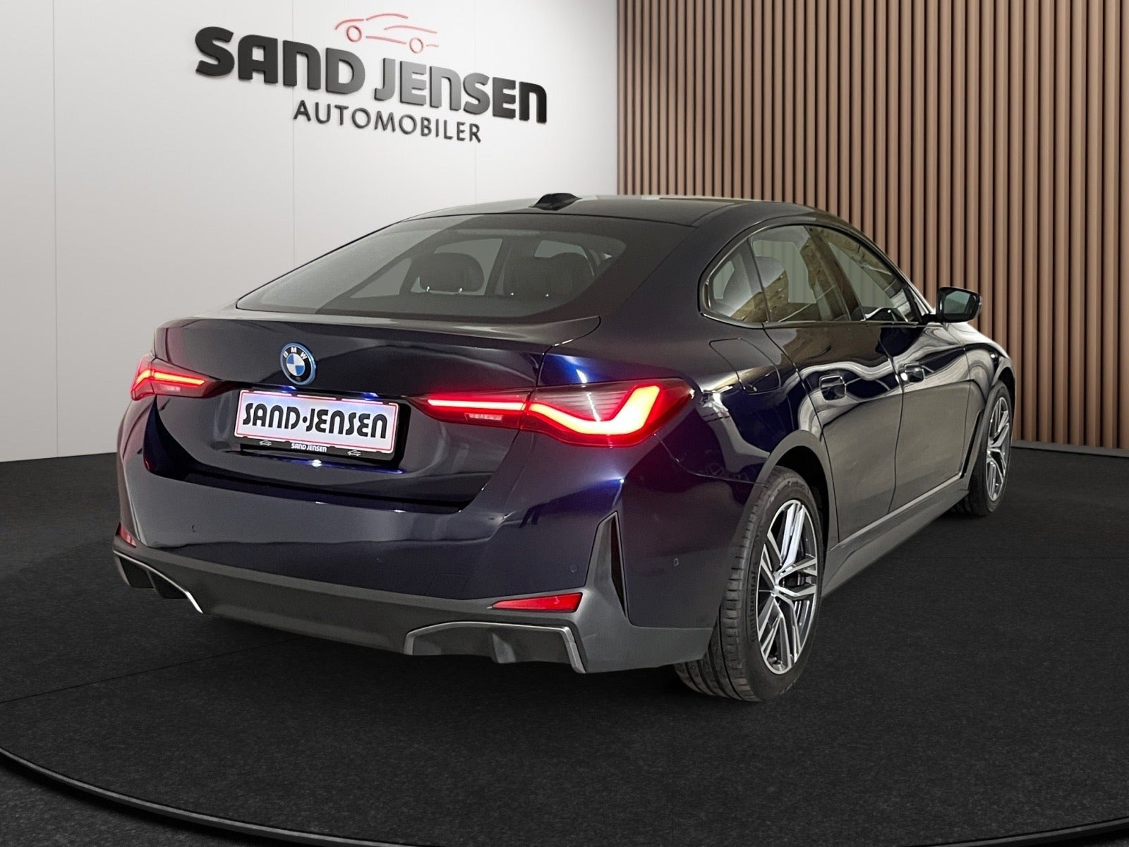 Blå BMW i4 fra 2024