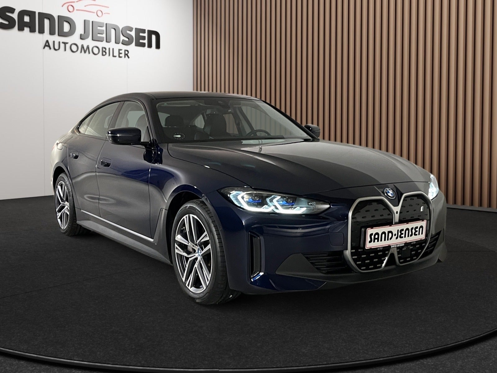 Blå BMW i4 fra 2024