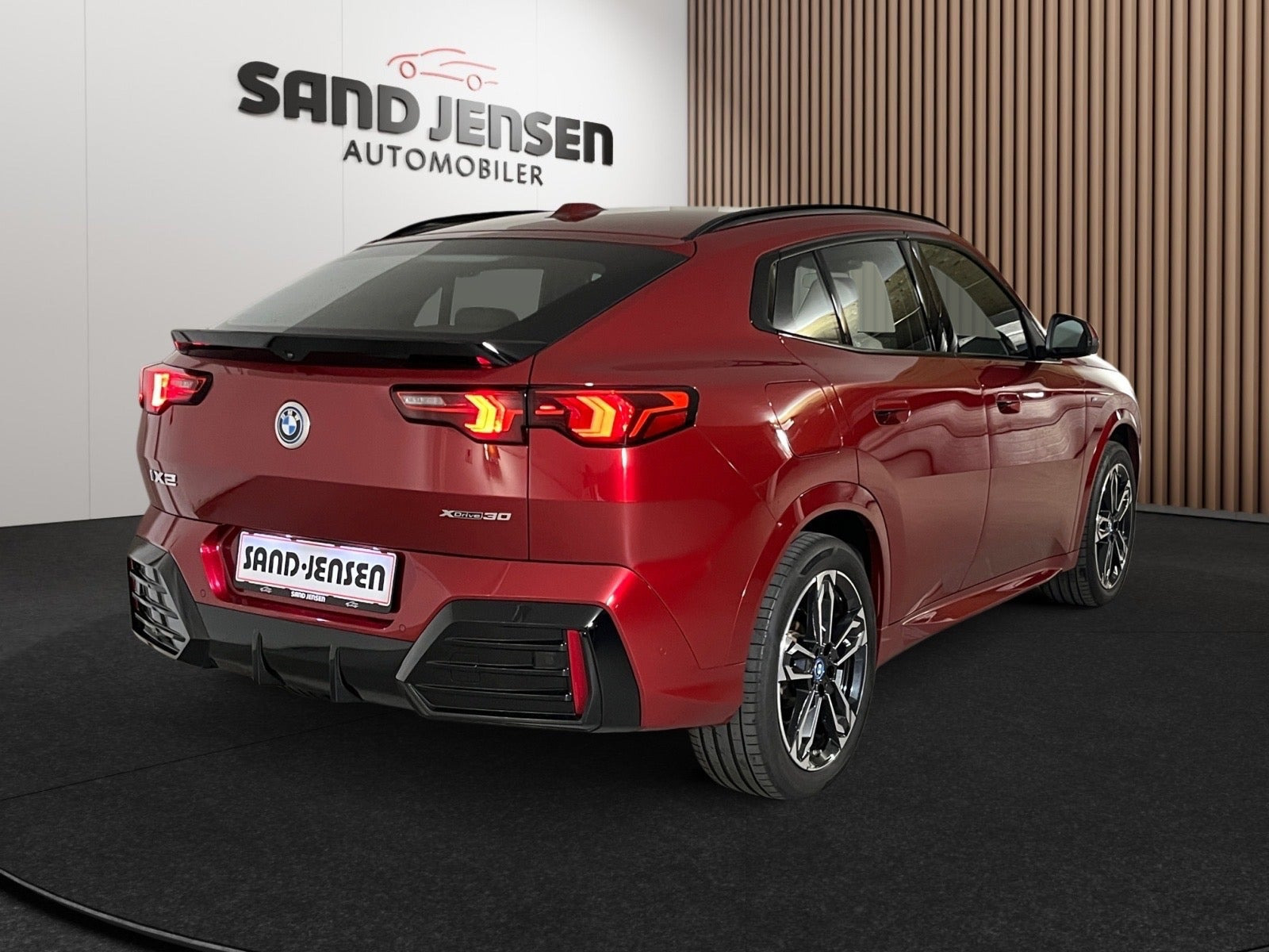 Rød BMW iX2 fra 2025