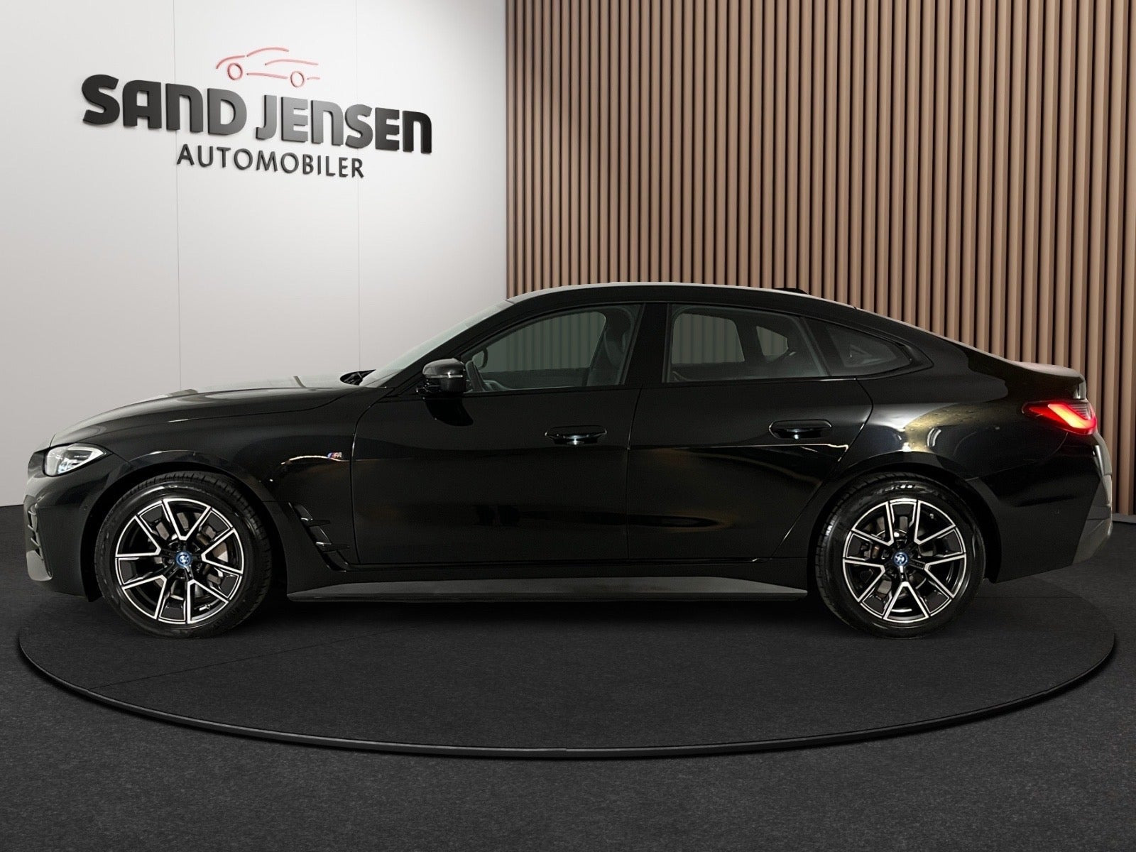 Sort BMW i4 fra 2023