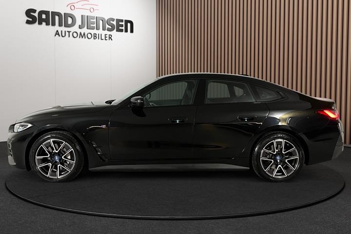 Sort BMW i4 fra 2023