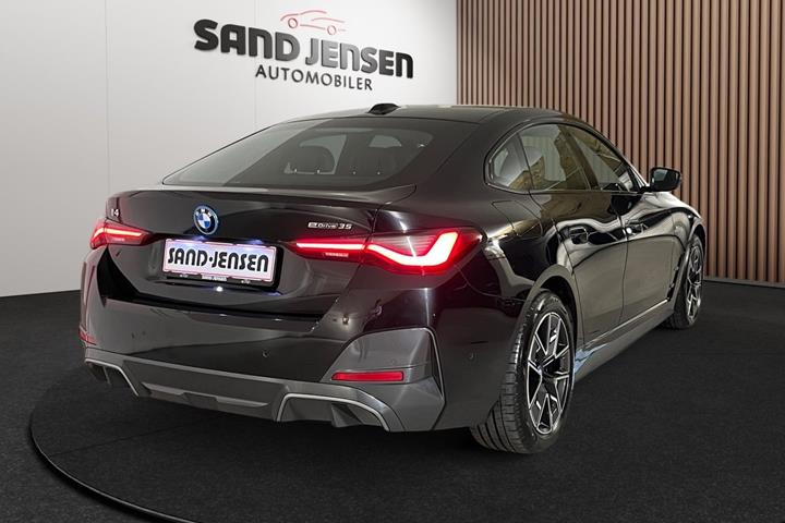 Sort BMW i4 fra 2023