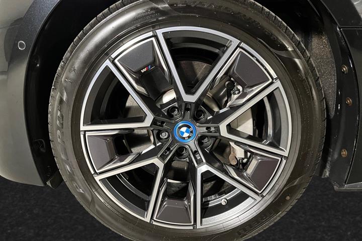 Sort BMW i4 fra 2023
