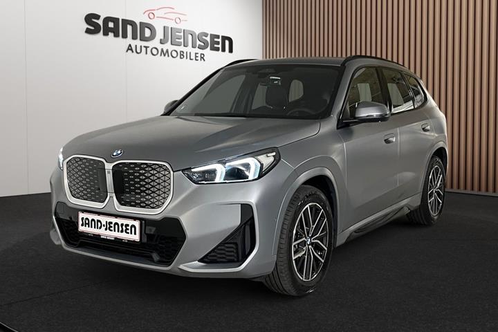 Grå BMW iX1 fra 2026