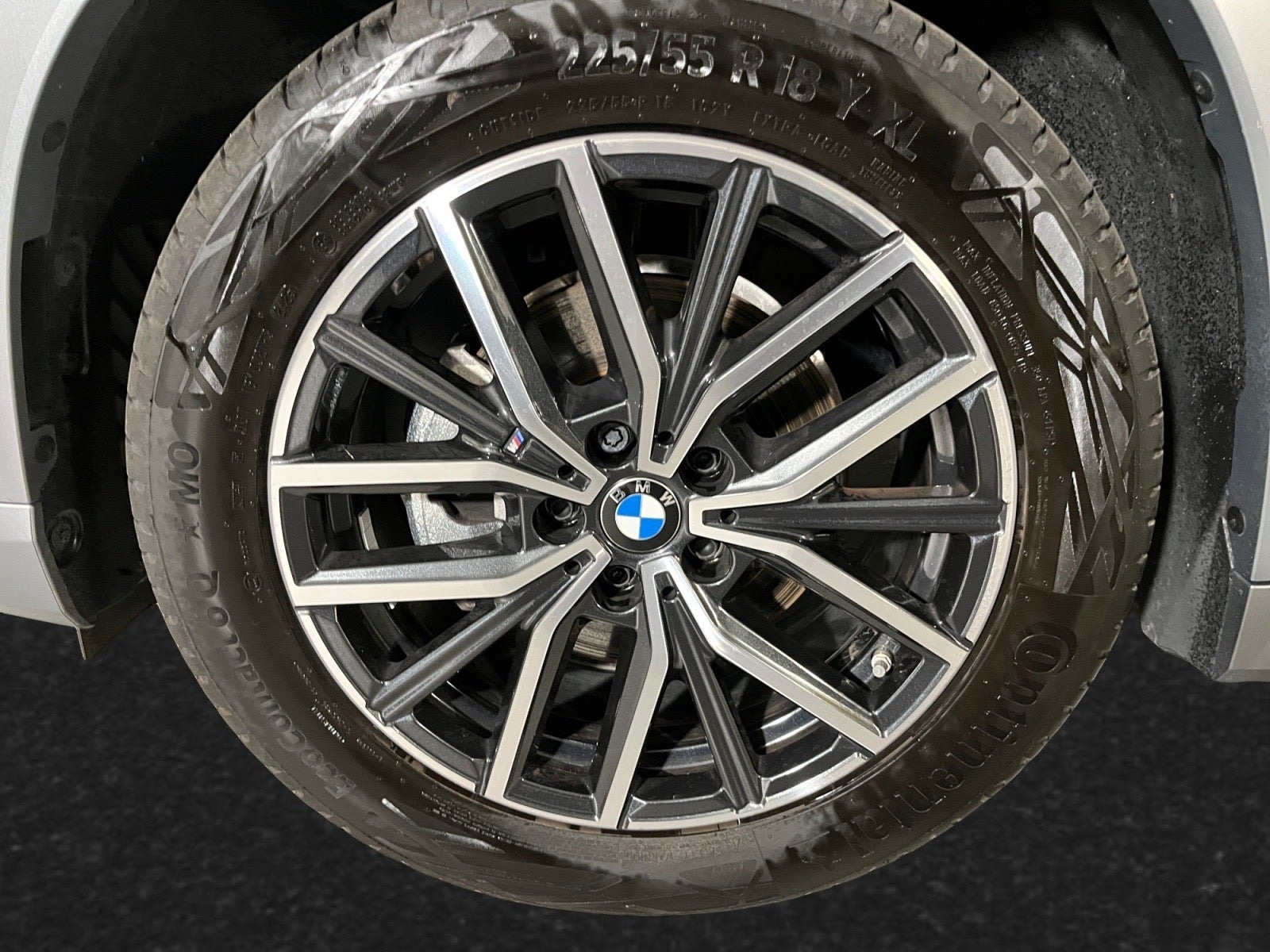 Grå BMW iX1 fra 2026
