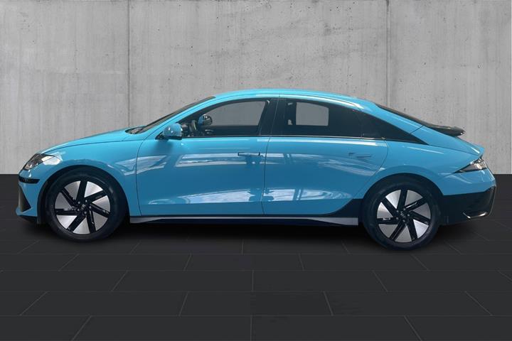 Blå Hyundai Ioniq 6 fra 2024