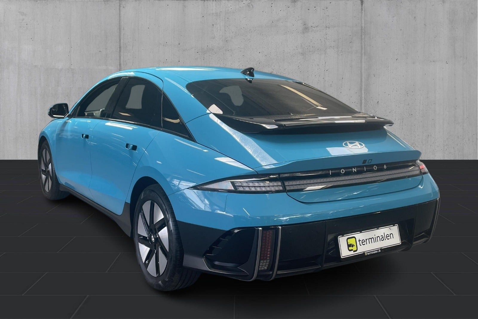 Blå Hyundai Ioniq 6 fra 2024
