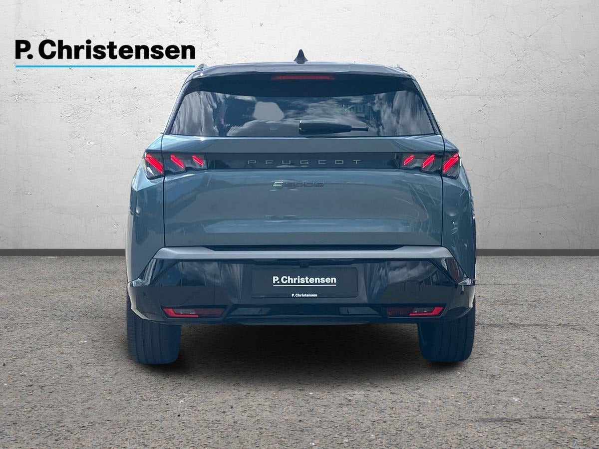 Blå Peugeot e-5008 fra 2024