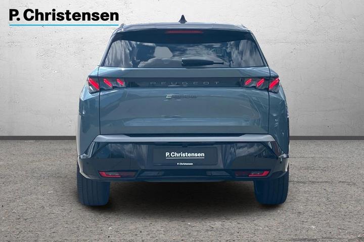 Blå Peugeot e-5008 fra 2024