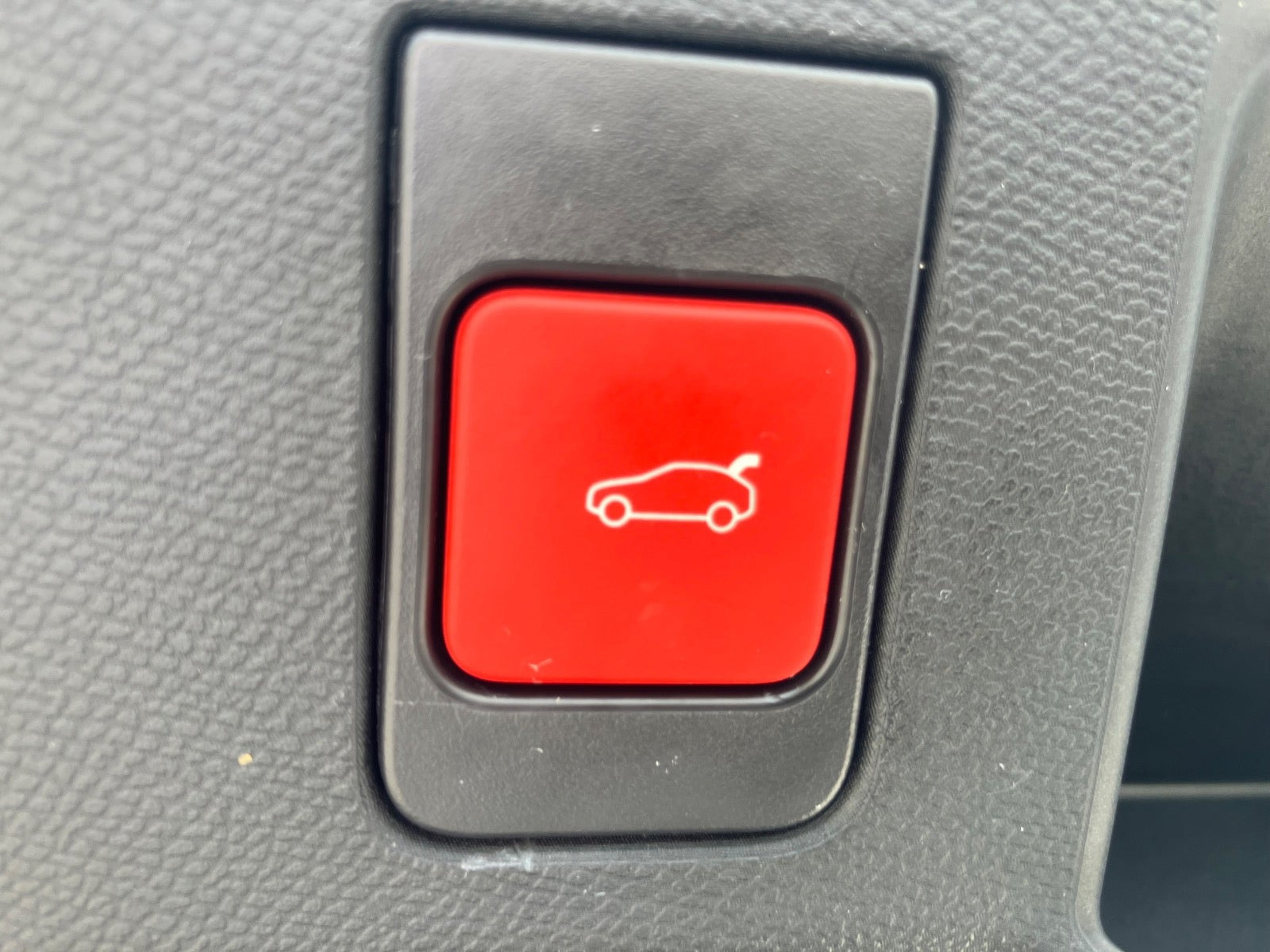 Blå Peugeot e-5008 fra 2024