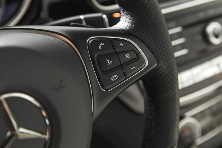 Hvid Mercedes GLE500 fra 2016