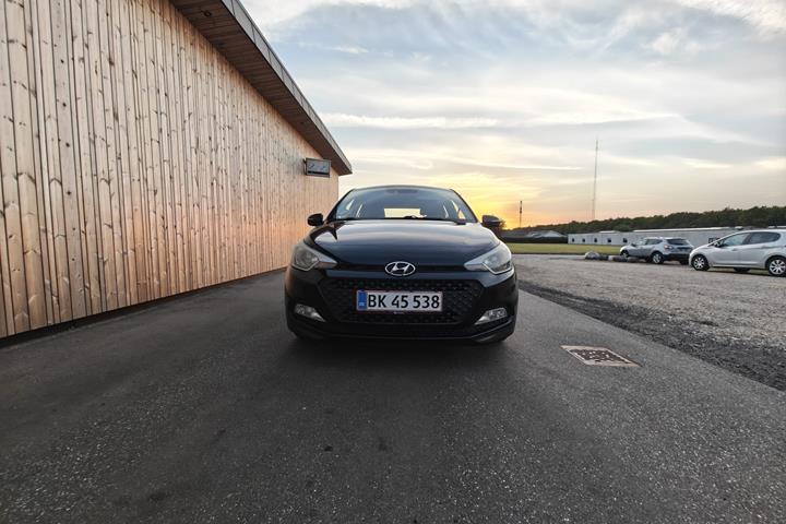 Sort Hyundai i20 fra 2016
