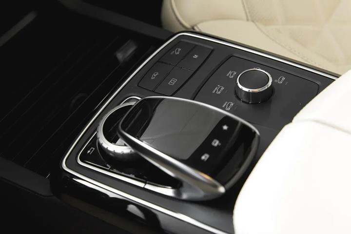 Hvid Mercedes GLE500 fra 2016