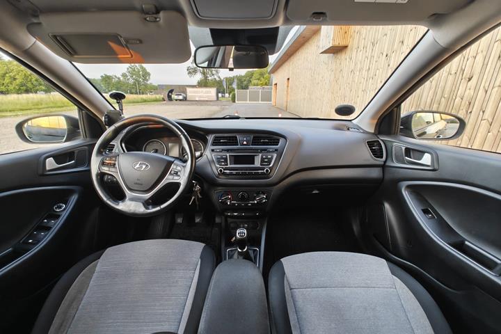 Sort Hyundai i20 fra 2016